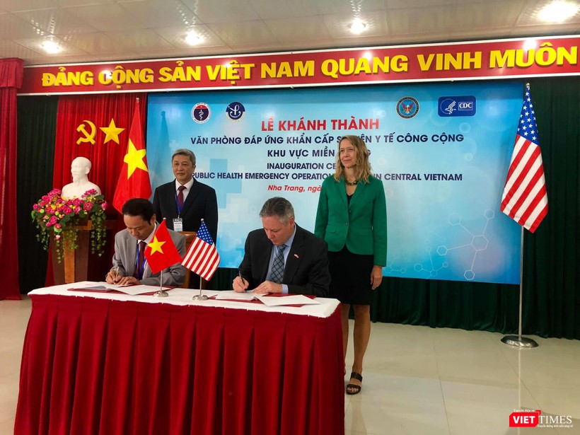 Việt Nam và Hoa Kỳ ký kết bàn giao văn phòng EOC khu vực miền Trung.