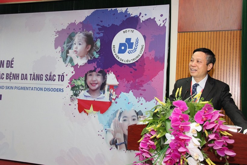PGS.TS. Nguyễn Văn Thường - Giám đốc Bệnh viện Da liễu Trung ương phát biểu tại hội thảo