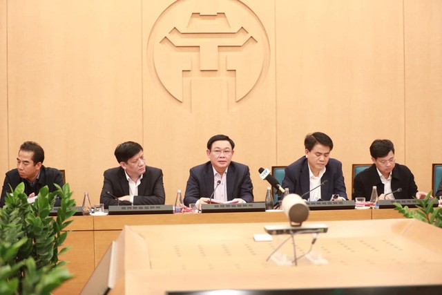 Hà Nội họp khẩn sau khi phát hiện ca nhiễm đầu tiên tối 6/3 Hà Nội họp khẩn sau khi phát hiện ca nhiễm đầu tiên tối 6/3