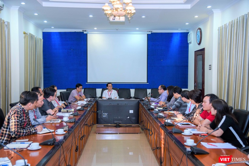 Ban Chỉ đạo lắng nghe các ý kiến đóng góp về công tác phòng, chống dịch COVID-19