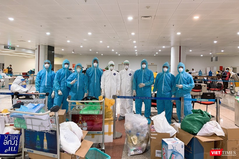 Các cán bộ Trường Đại học Y Hà Nội hào hứng lên đường phòng, chống dịch