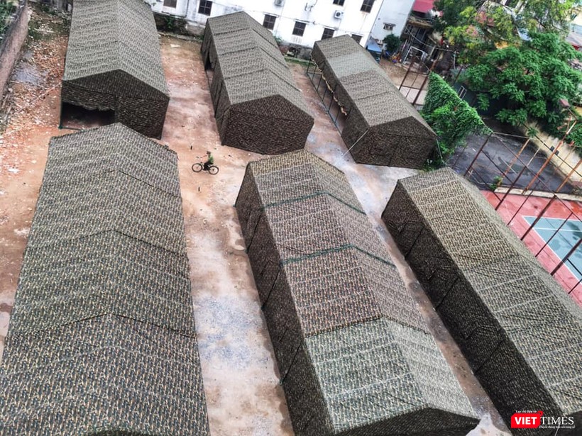Bệnh viện dã chiến Bạch Mai xây dựng trong đêm qua (ảnh: Đặng Tú) Bệnh viện dã chiến Bạch Mai (ảnh: Đặng Tú)