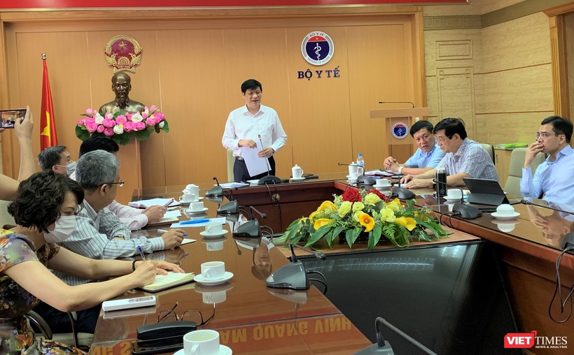 Bộ trưởng Bộ Y tế Nguyễn Thanh Long chủ trì cuộc họp trực tuyến với Giám đốc các Sở Y tế trong cả nước về tình hình dịch COVID-19