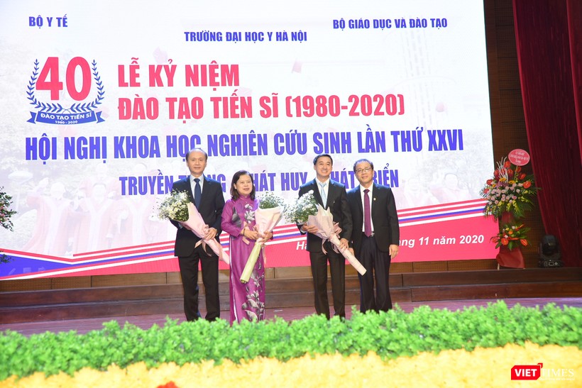 GS.TS. Tạ Thành Văn – Bí thư Đảng ủy, Chủ tịch Hội đồng Trường Đại học Y Hà Nội - tri ân các lãnh đạo, nguyên lãnh đạo Bộ Y tế từng học tập, cống hiến tại Trường Đại học Y Hà Nội