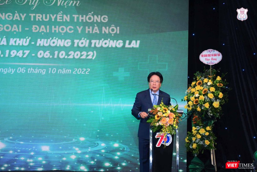 GS.TS. Trần Bình Giang – Giám đốc Bệnh viện Hữu nghị Việt Đức GS.TS. Trần Bình Giang – Giám đốc Bệnh viện Hữu nghị Việt Đức