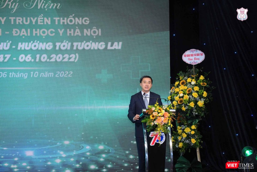 Thứ trưởng Bộ Y tế Trần Văn Thuấn ghi nhận lĩnh vực ngoại khoa đã có một quá trình phát triển lâu dài với những thành tựu đáng tự hào Thứ trưởng Bộ Y tế Trần Văn Thuấn ghi nhận lĩnh vực ngoại khoa đã có một quá trình phát triển lâu dài với những thành tựu đáng tự hào