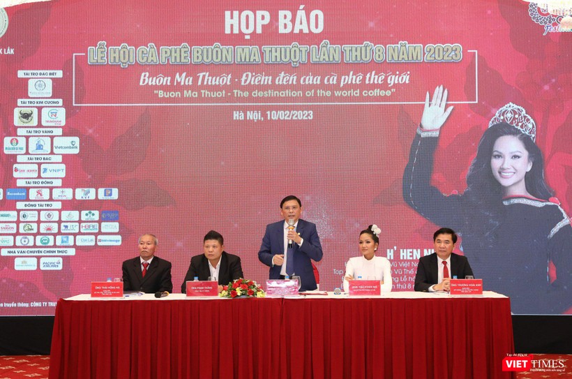 Ông Nguyễn Tuấn Hà - Phó Chủ tịch Thường trực UBND tỉnh Đắk Lắk - chủ trì cuộc họp báo về Lễ hội Cà phê Buôn Ma Thuột lần thứ 8