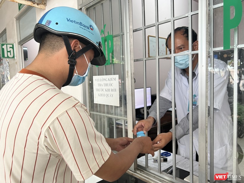 Phát thuốc cho người nhiễm HIV ở huyện Tam Nông, tỉnh Đồng Tháp VT_ HIV.JPG