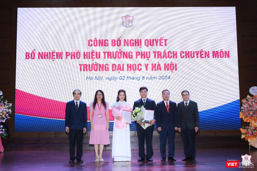 GS.TS. Tạ Thành Văn và Ban Giám hiệu Trường Đại học Y Hà Nội VT-Lãnh đạo mới.jpg