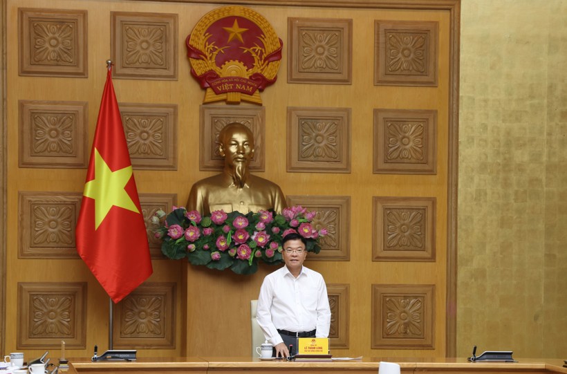 Phó Thủ tướng Lê Thành Long chủ trì cuộc họp lấy ý kiến về dự thảo Nghị quyết của Bộ Chính trị. Ảnh: VGP/Đức Tuân 1.jpg