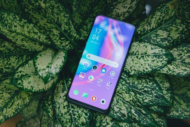 OPPO F11 Pro với màn hình tràn viền không khiếm khuyết
