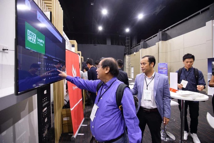 Tivi Vsmart 4K, tỷ phú Phạm Nhật Vượng