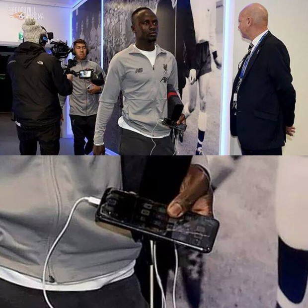 Nhận lương 19,5 tỷ mỗi tháng nhưng vì sao Sadio Mané vẫn sử dụng iPhone vỡ màn hình, dùng tai nghe có dây rẻ tiền thay vì Airpods? - Ảnh 1. Nhận lương 19,5 tỷ mỗi tháng nhưng vì sao Sadio Mané vẫn sử dụng iPhone vỡ màn hình, dùng tai nghe có dây rẻ tiền thay vì Airpods? - Ảnh 1.