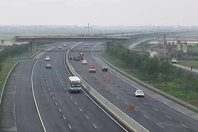 Những lỗi nào lái xe hay mắc phải trên đường cao tốc?