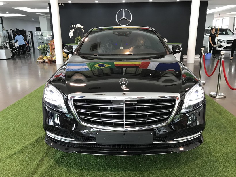 Mercedes là một thương hiệu đi đầu về công nghệ đèn xe thông minh