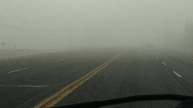 Lái xe gặp phải sương mù cần chú ý điều gì để đảm bảo an toàn? ảnh 4