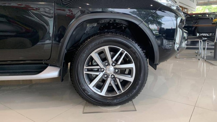 Khi chạy xe, vành bị va với lề đường hoặc bị các vật cứng va phải có thể không gây hư hỏng nhưng nếu chú ý có thể sau đó xe chạy bị rung