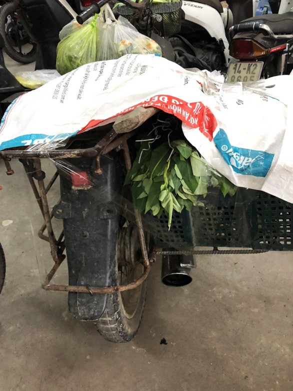 Xe của chị Chinh dùng để bán hàng rong tại khu vực phường Bãi Cháy, TP Hạ Long bị tạm giữ. Ảnh: Tuổi Trẻ Xe của chị Chinh dùng để bán hàng rong tại khu vực phường Bãi Cháy, TP Hạ Long bị tạm giữ. Ảnh: Tuổi Trẻ