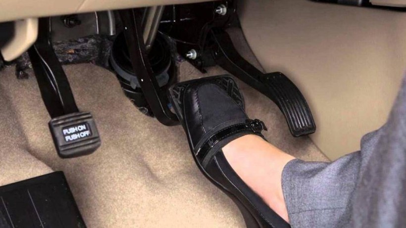 Vì thế khi đổ đèo không nên giữ phanh liên tục, nhất là khi xuống dốc, vì như vậy sẽ dễ dẫn đến bị bó phanh, mòn má rất nhanh Vì thế khi đổ đèo không nên giữ phanh liên tục, nhất là khi xuống dốc, vì như vậy sẽ dễ dẫn đến bị bó phanh, mòn má rất nhanh