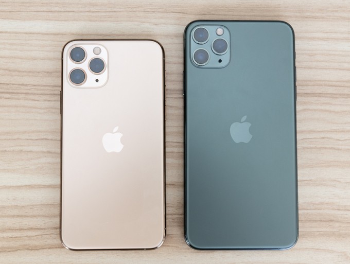 iPhone 11 Pro (bên trái) và iPhone 11 Pro Max. Ảnh: Huy Đức