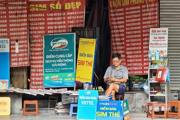 Bộ TT&TT đang tích cực đôn đốc các nhà mạng xử lý tình trạng rác viễn thông. Ảnh: Trọng Đạt