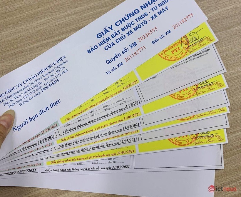 Ngoài thẻ bảo hiểm giấy, người dân đã được lựa chọn thêm giấy chứng nhận điện tử.