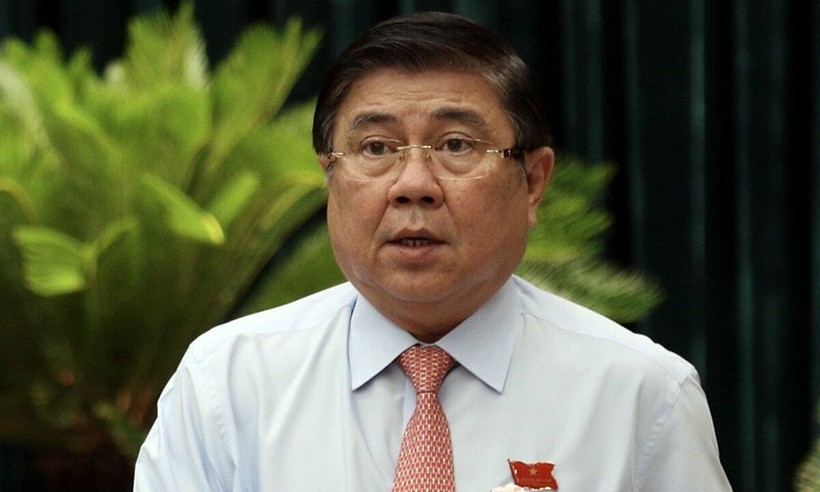 Chủ tịch UBND TP HCM Nguyễn Thành Phong đọc chương trình hành động trước HĐND thành phố, sáng 24/6. Ảnh: Long Hồ.