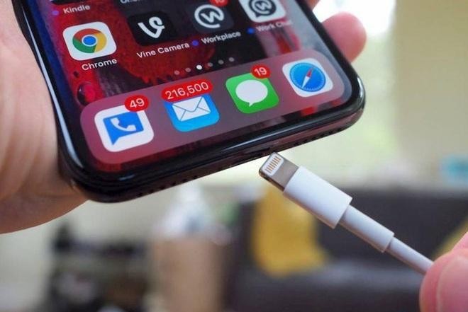 Cổng USB-C sở hữu nhiều ưu điểm tương tự Lightning.
