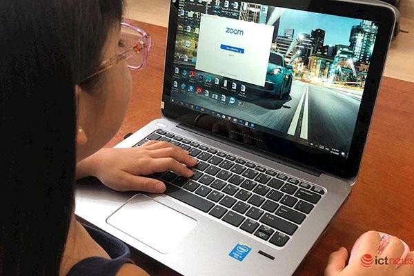 Nhiều trường lựa chọn học trực tuyến qua Zoom