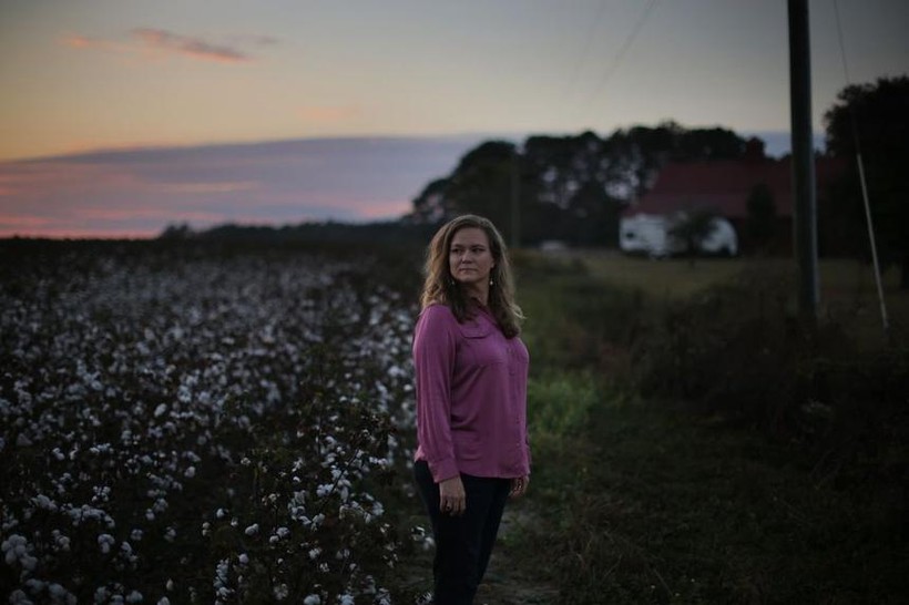 Chiến lược gia truyền thông Laurin Manning Gandy từng "nghiện" Facebook, nhưng đã gỡ ứng dụng để thoát khỏi điều này. Ảnh: WSJ. Chiến lược gia truyền thông Laurin Manning Gandy từng "nghiện" Facebook, nhưng đã gỡ ứng dụng để thoát khỏi điều này. Ảnh: WSJ.