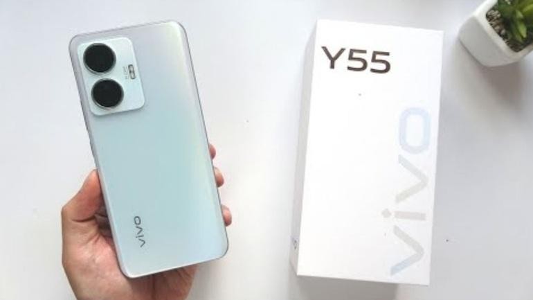 Cụm camera trên Vivo Y55 có thiết kế nổi bật, hầm hố (Ảnh: TechDroid). Cụm camera trên Vivo Y55 có thiết kế nổi bật, hầm hố (Ảnh: TechDroid).