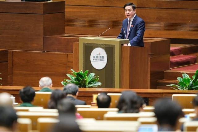 Ủy viên UBTVQH, Tổng Thư ký Quốc hội Bùi Văn Cường trình bày Báo cáo giải trình, tiếp thu, chỉnh lý và dự thảo Nghị quyết Kỳ họp thứ 3, Quốc hội khóa XV. Nghị Quyết Kỳ họp thứ 3: Tháo gỡ các vướng mắc, bất cập để triển khai đấu thầu, mua sắm thuốc, vật tư y tế - Ảnh 3.