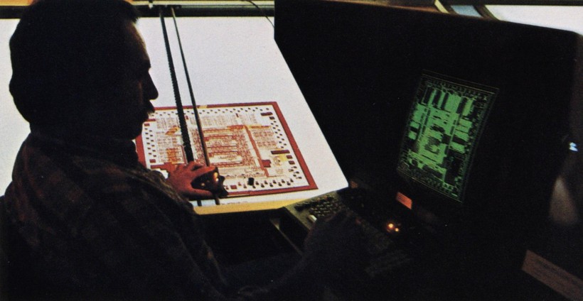Vào những năm 70, khi mỗi con chip chỉ chứa vài nghìn bóng bán dẫn, các kỹ sư vẫn có thể thiết kế chip bằng tay và phân tích nó trên các tấm phim chụp này. (Ảnh chụp năm 1979)