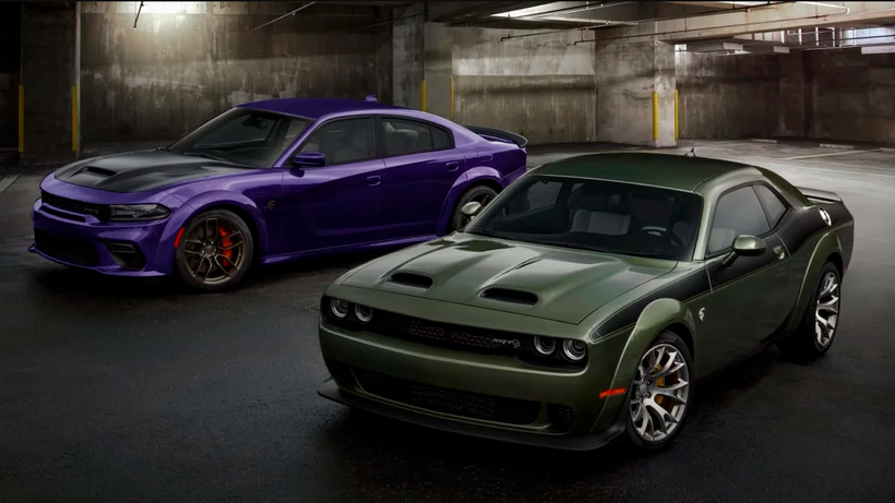 Dodge Challenger, Dodge Charger và Chrysler 300: Năm 2023 là năm cuối cùng cho ba mẫu xe này từ Stellantis. Dodge đã tập trung vào sản xuất một số mô hình "Last Call" của Challenger và Charger, trong khi lời chia tay cuối cùng của Chrysler đến dưới hình thức 300C.