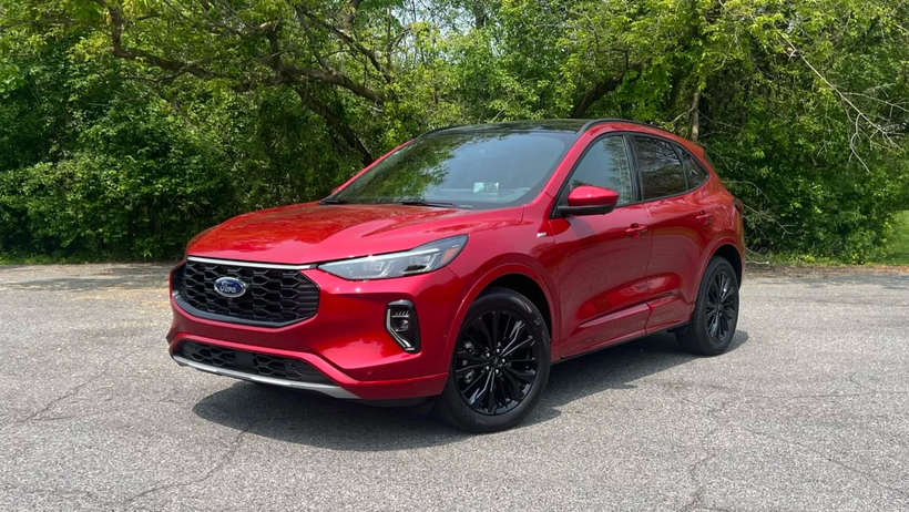 Ford Escape: Vừa được làm mới cho mô hình 2023, mẫu SUV nhỏ phổ biến của Ford dự kiến sẽ ngừng sản xuất vào năm 2025 để mở đường cho một mẫu xe điện thay thế.