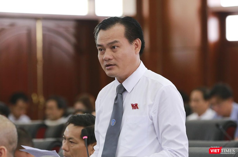 Đại biểu Trần Tuấn Lợi - Chánh văn phòng Đoàn Luật sư TP Đà Nẵng yêu cầu Phó Chủ tịch UBND TP trả lời về tiến độ về xử lý sai phạm tại Tổ hợp Khách sạn Mường Thanh và Căn hộ cao cấp Sơn Trà Đại biểu Trần Tuấn Lợi - Chánh văn phòng Đoàn Luật sư TP Đà Nẵng yêu cầu Phó Chủ tịch UBND TP trả lời về tiến độ về xử lý sai phạm tại Tổ hợp Khách sạn Mường Thanh và Căn hộ cao cấp Sơn Trà