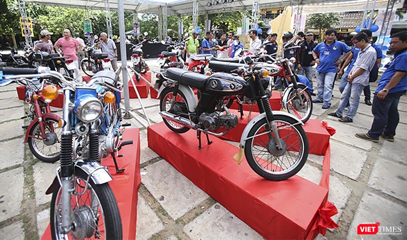 Trưng bày xe cổ tại Hội An