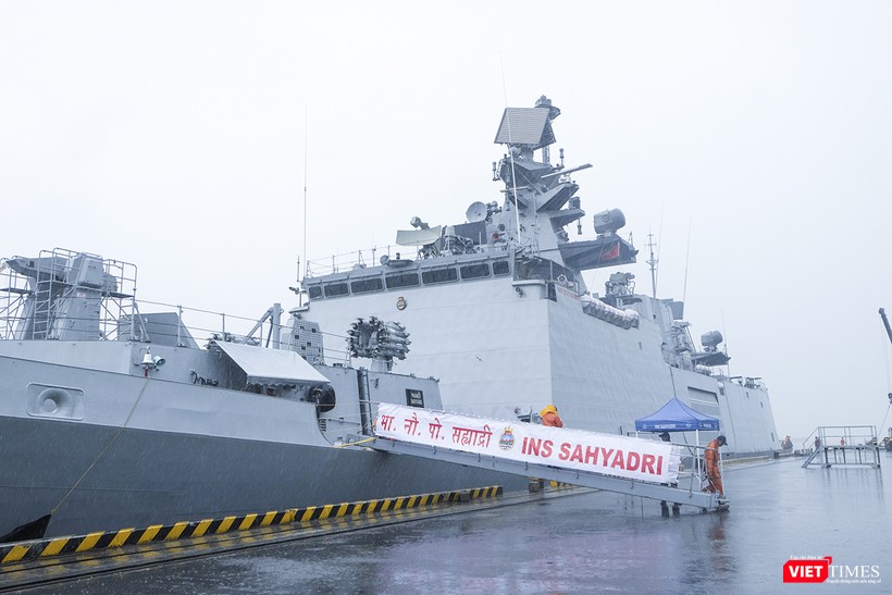 Chiến hạm tàng hình đa nhiệm Hải quân Ấn Độ - INS Sahyadri (F-49) Chiến hạm tàng hình đa nhiệm Hải quân Ấn Độ - INS Sahyadri (F-49)