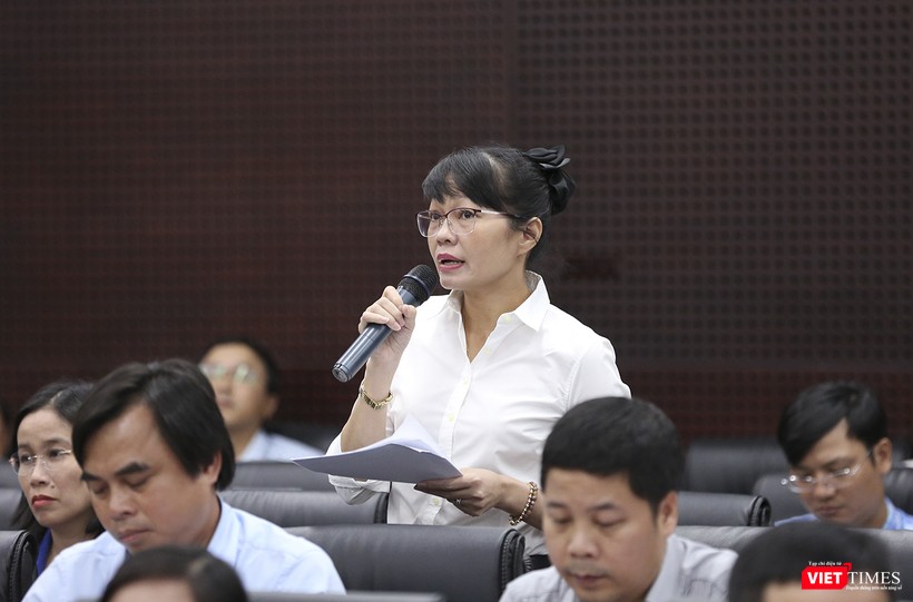 Bà Trần Thị Thanh Tâm - Chủ tịch UBND quận Sơn Trà trả lời ý kiến chất vấn tại buổi đối thoại Bà Trần Thị Thanh Tâm - Chủ tịch UBND quận Sơn Trà trả lời ý kiến chất vấn tại buổi đối thoại