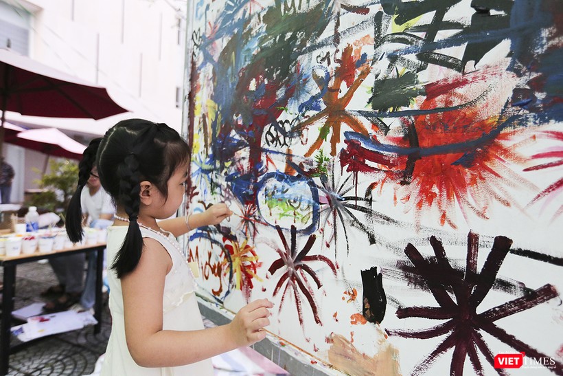 Trẻ em được trải nghiệm vẽ tranh tường