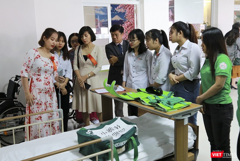 Các sinh viên thực tập kỹ thuật Các sinh viên thực tập kỹ thuật