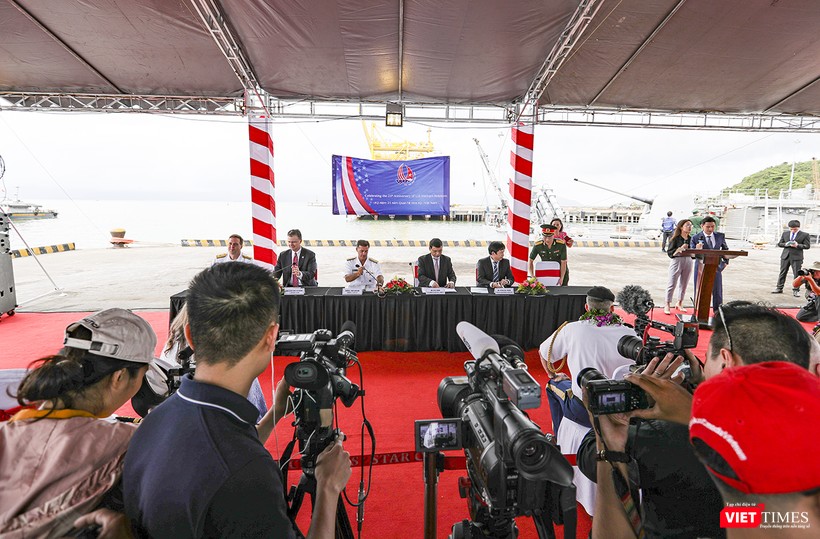 Họp báo nhanh nhân chuyến thăm