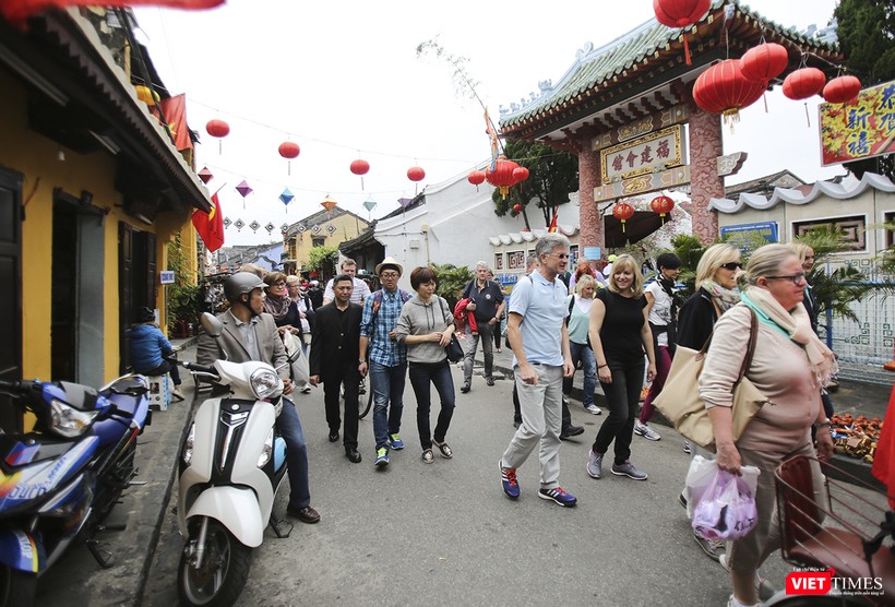 Nhiều địa phương tạm dừng kích cầu du lịch, tập trung kiểm soát dịch COVID-19. Ảnh minh họa: Xuân Mai.