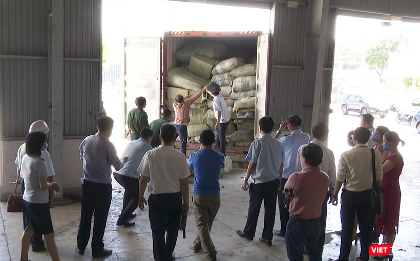 Lực lượng Hải quan, Bộ đội biên phòng tháo niêm kiểm tra các container nghi vấn