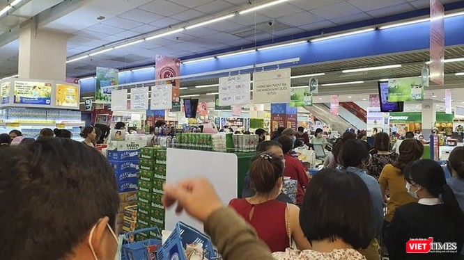 Chỉ những hoạt động cung cấp dịch vụ thiết yếu như siêu thị, thực phẩm, khám chữa bệnh mới được phép hoạt động