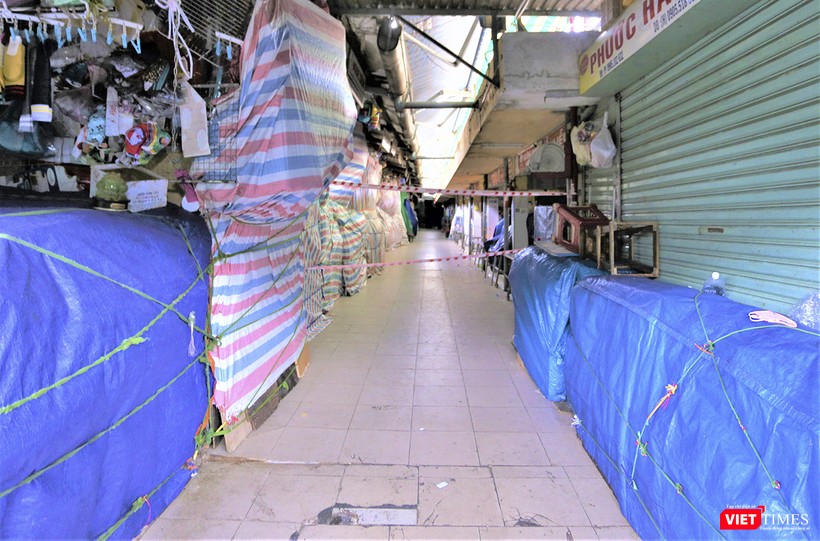 Một số khu vực được chắn lối phục vụ phân luồng