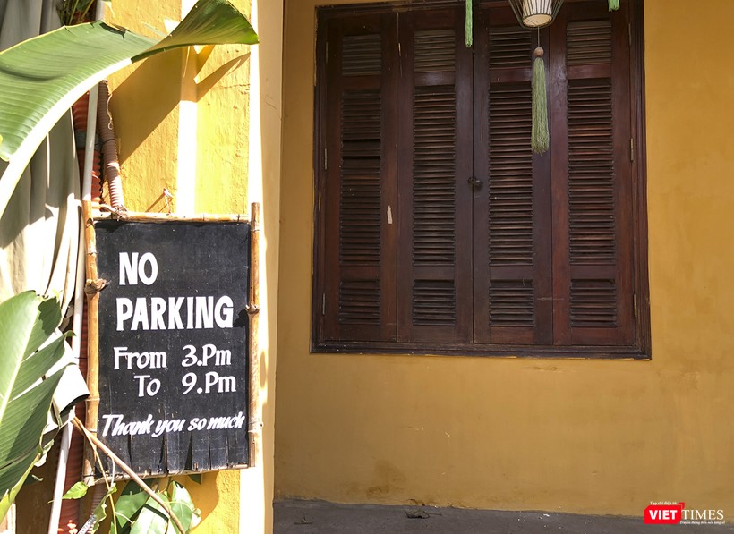 Vẫn còn những cửa hàng đóng cửa do không có du khách