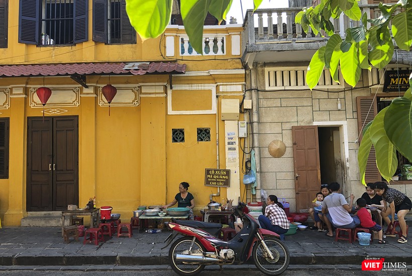 Hàng quán đặc sản vùng miền đã nhộn nhịp trở lại