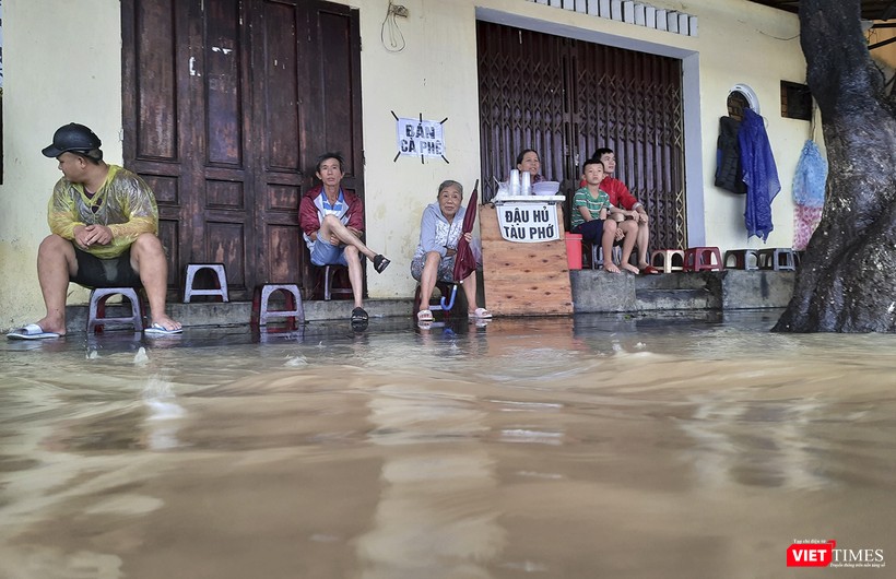 Cuộc sống người Hội An gần như gắn liền với lũ
