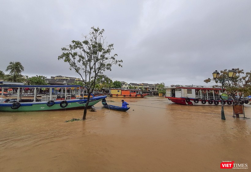 Sông Hoài mùa lũ